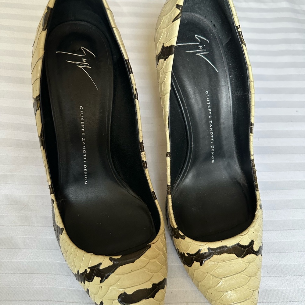 Giuseppe Zanotti Black and Cream Textured Heels